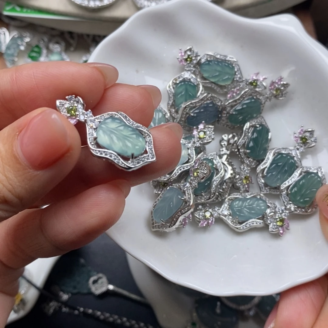 翡翠颈饰未镶嵌翡翠