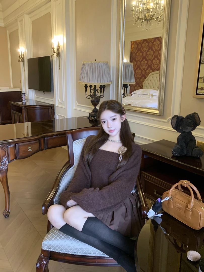 纯欲风辣妹性感设计感抹胸背心上衣女+针织毛衣开衫+高腰短裙