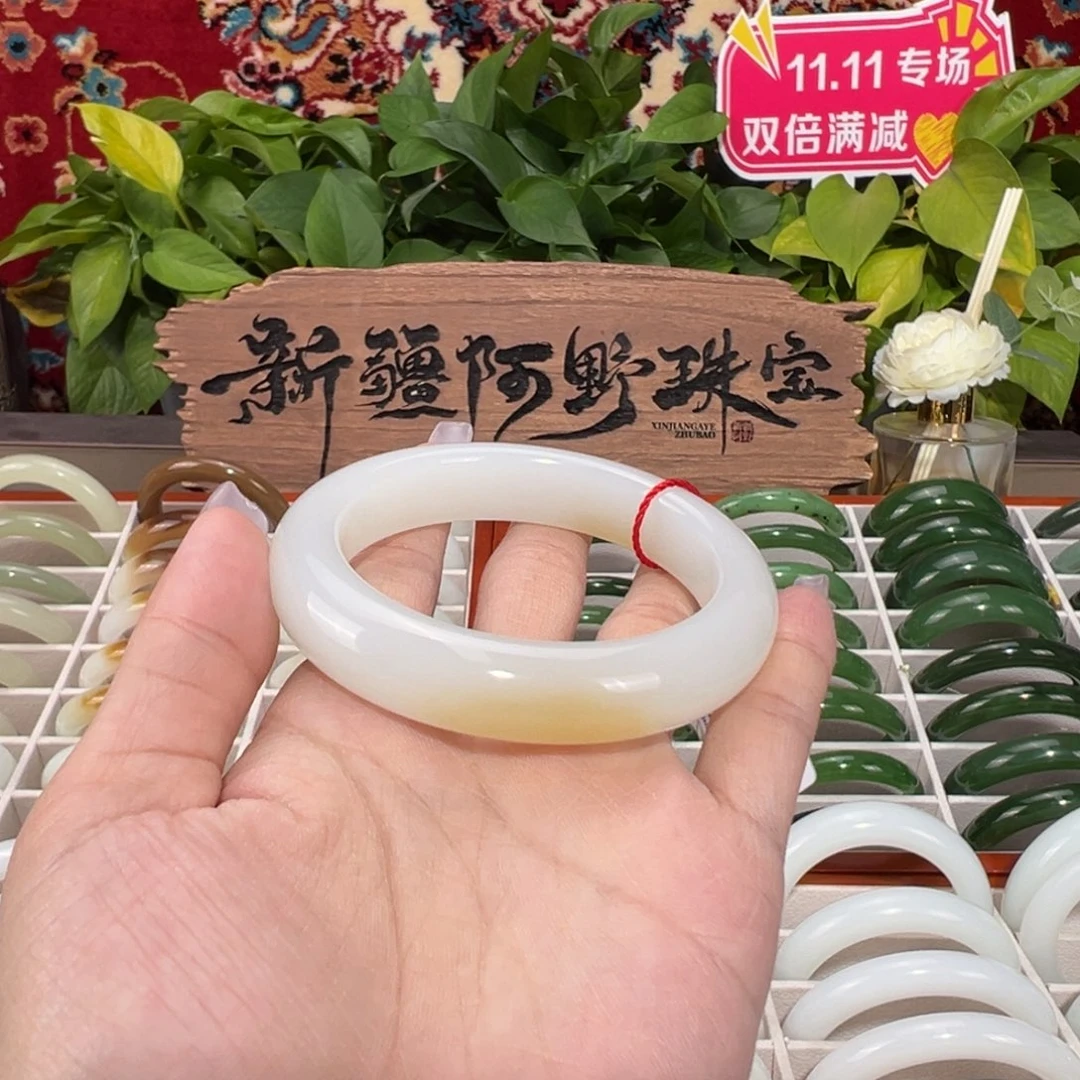 和田玉未镶嵌手镯和田玉一口糖手镯