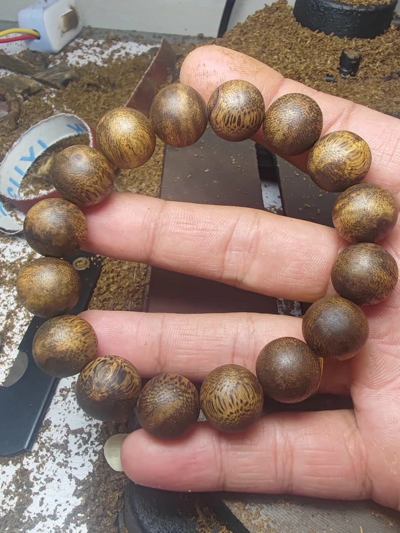 绿奇楠沉香卡1.4规格单圈圆珠15克