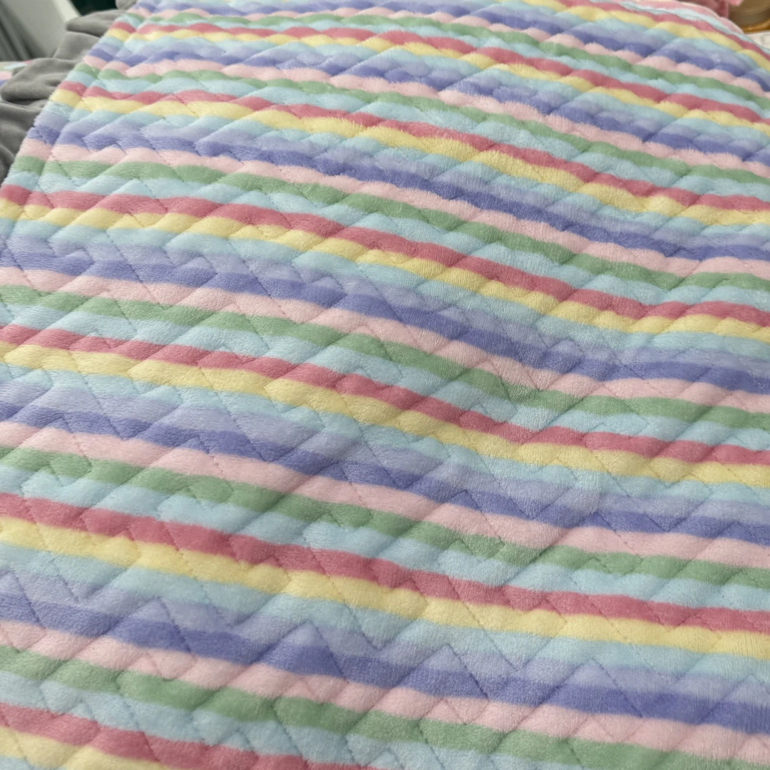 1良玉推荐彩虹条加绒加厚床垫1