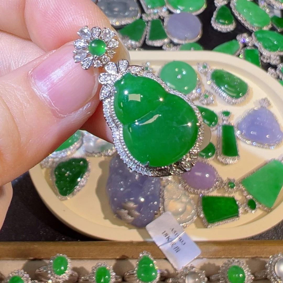 【闪购商品】翡翠吊坠(不含链)18K金镶嵌缅甸翡翠辣绿葫芦