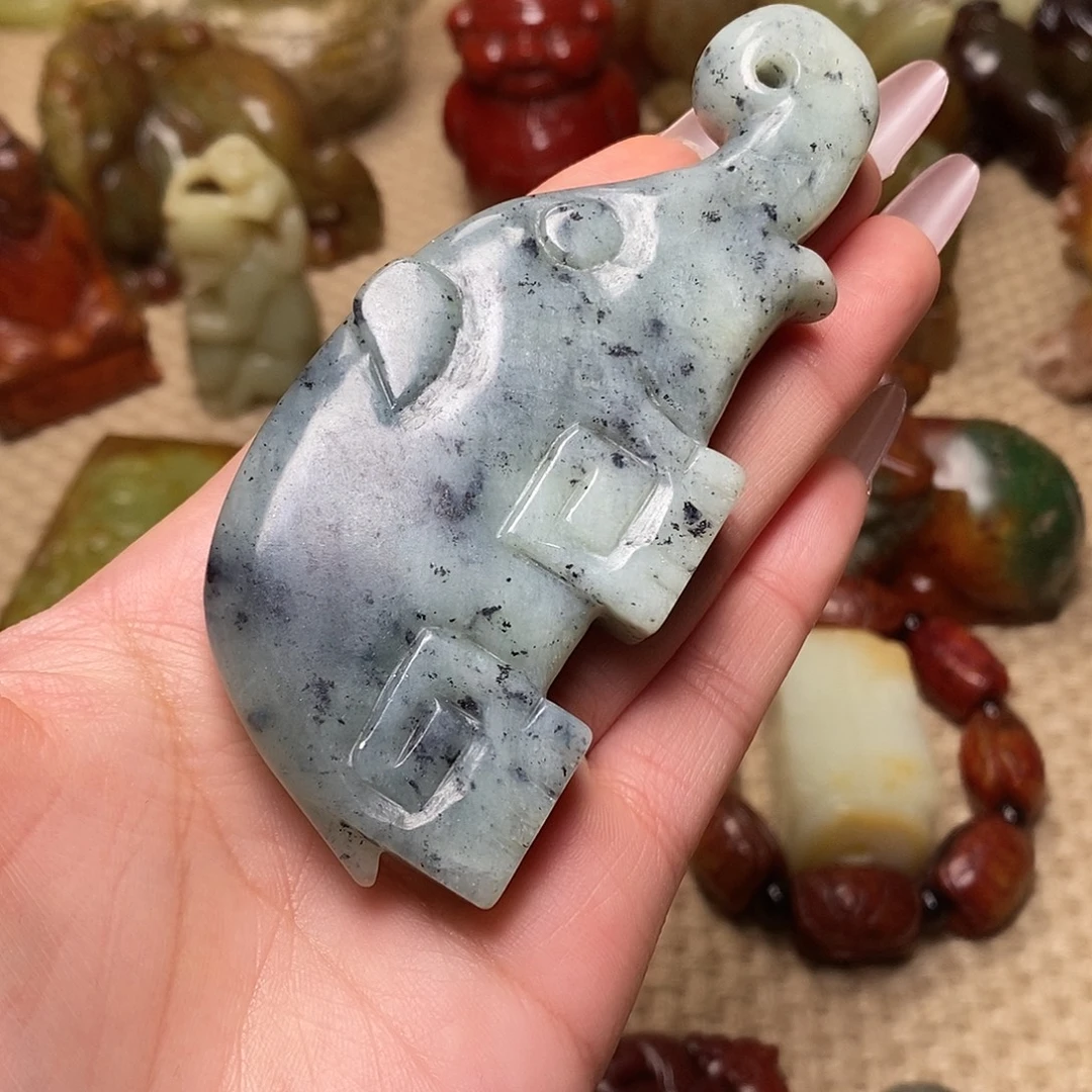 蛇纹石玉未镶嵌颈饰