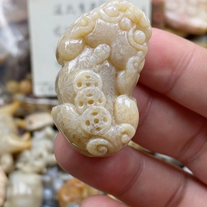 硅化珊瑚（珊瑚玉）未镶嵌颈饰