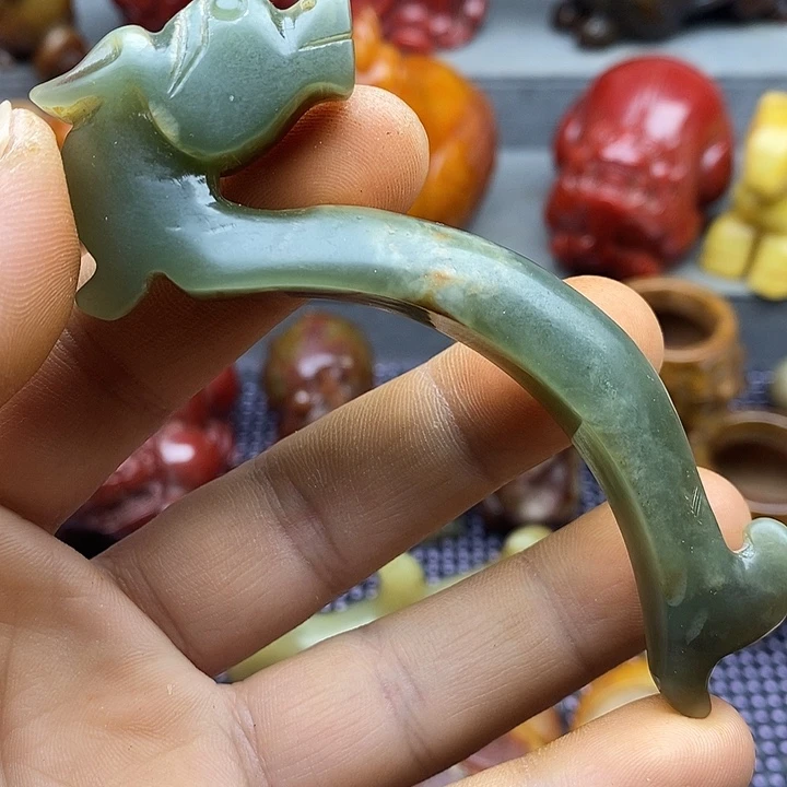 未镶嵌蛇纹石玉颈饰