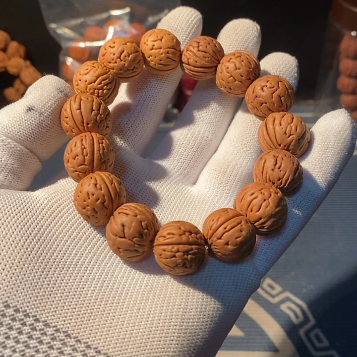 文玩核桃手串……12