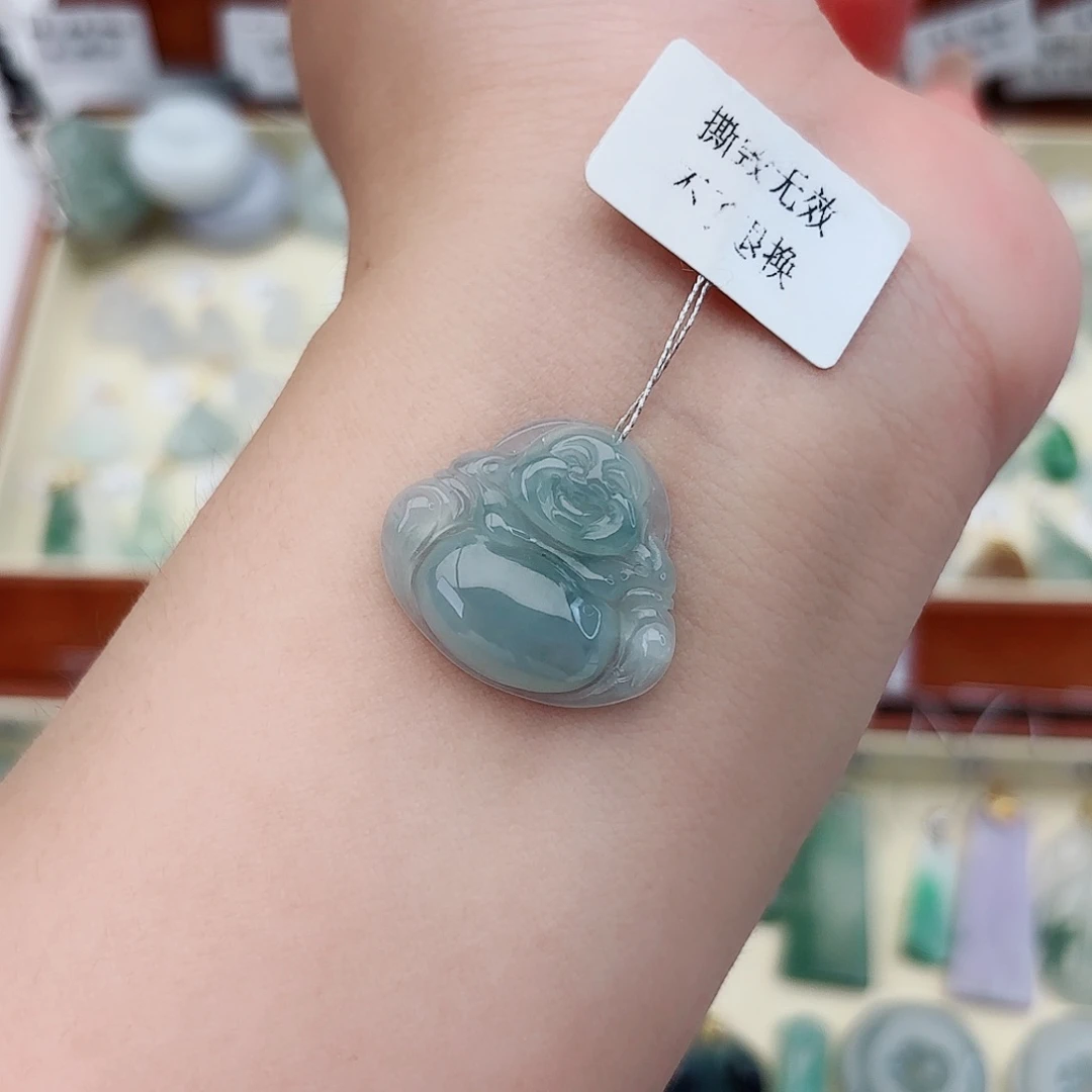 翡翠未镶嵌颈饰每****?佛公