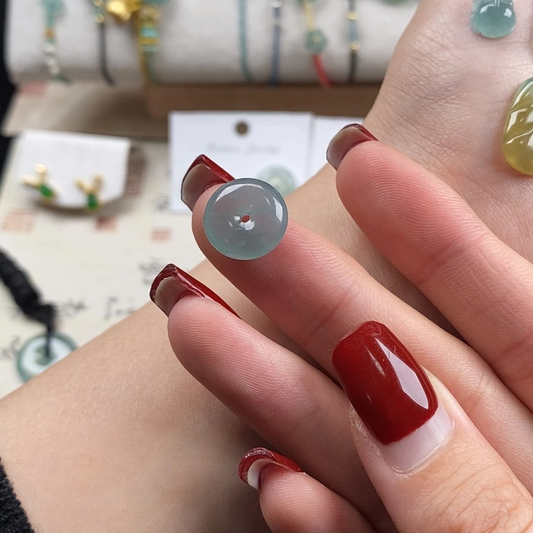 翡翠颈饰未镶嵌天然翡翠