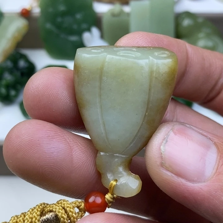 和田玉（糖玉）未镶嵌颈饰