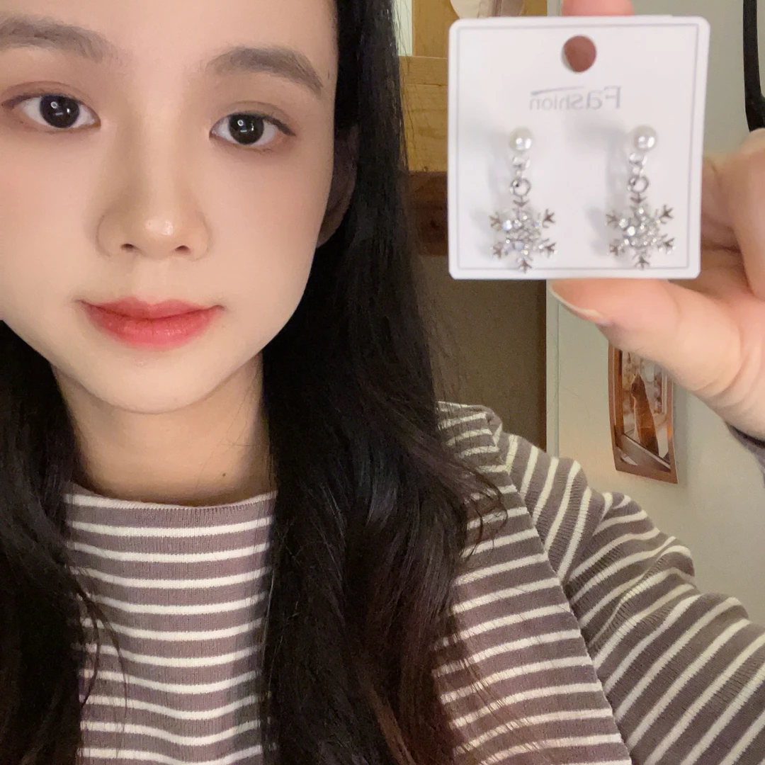 合金合成锆石耳饰 超闪雪花镶钻耳钉女气质小耳坠短款高级百搭