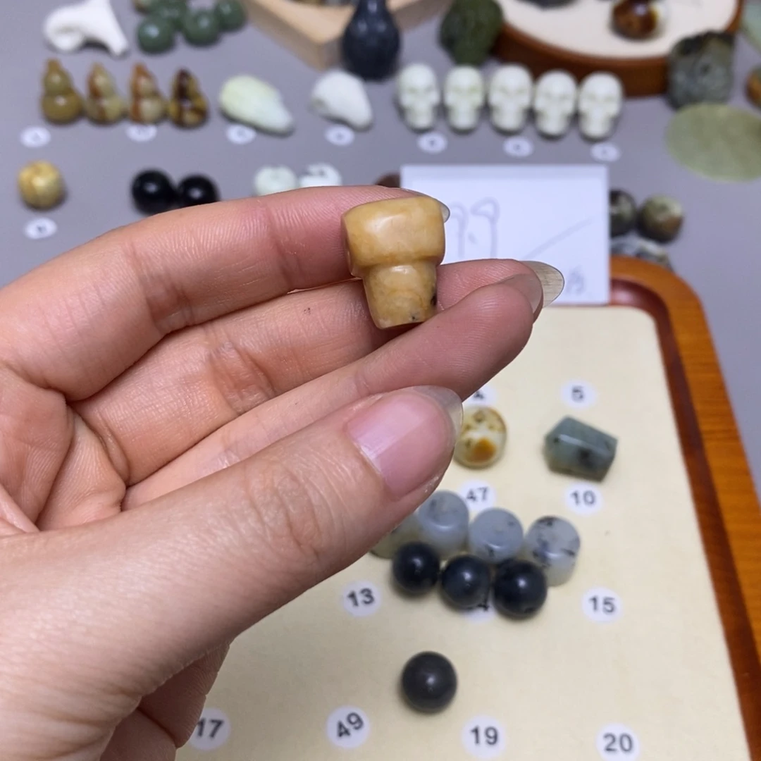 蛇纹石玉配饰合金随****梅