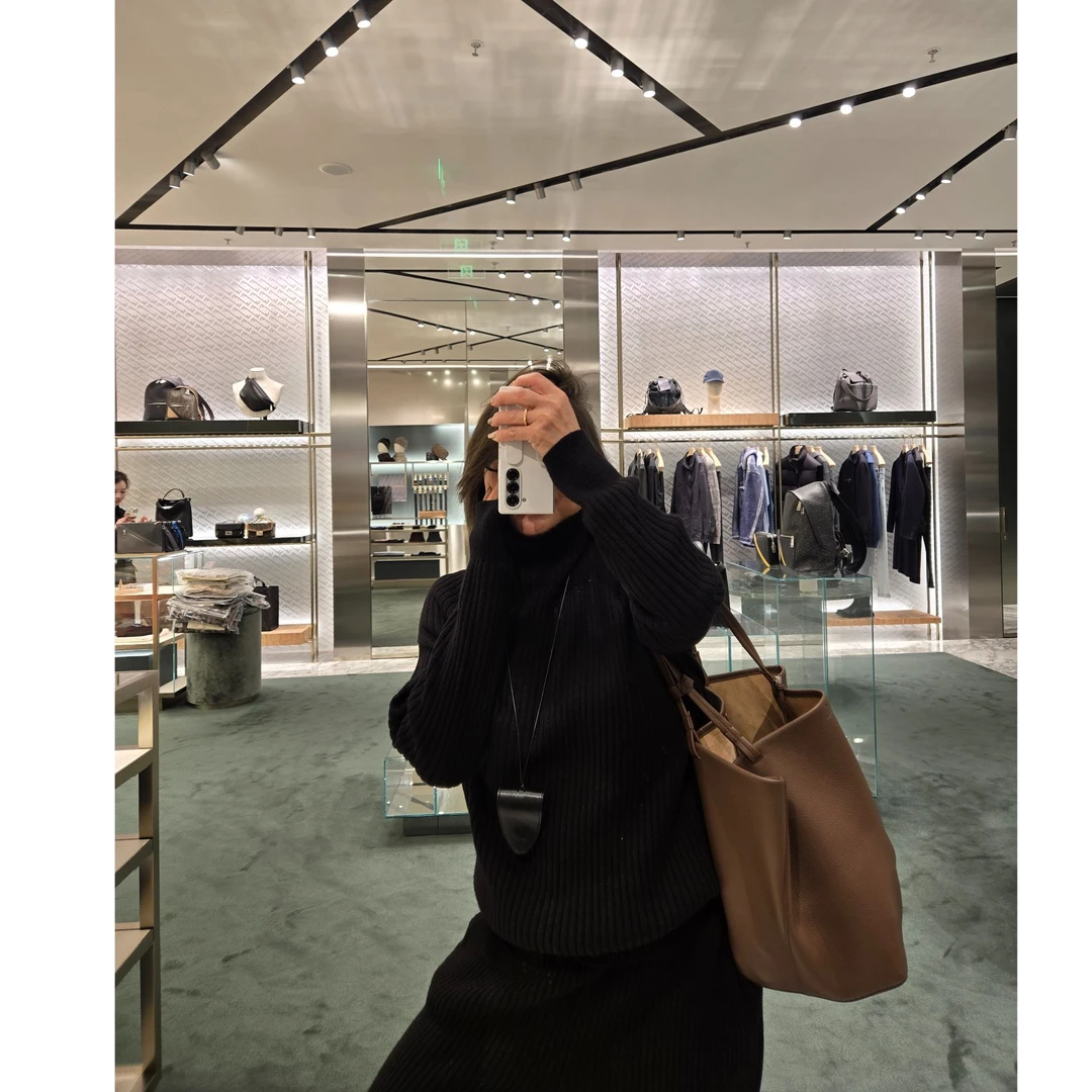 COCOLINDA | 绵羊毛不规则前后穿立领毛衣S2583