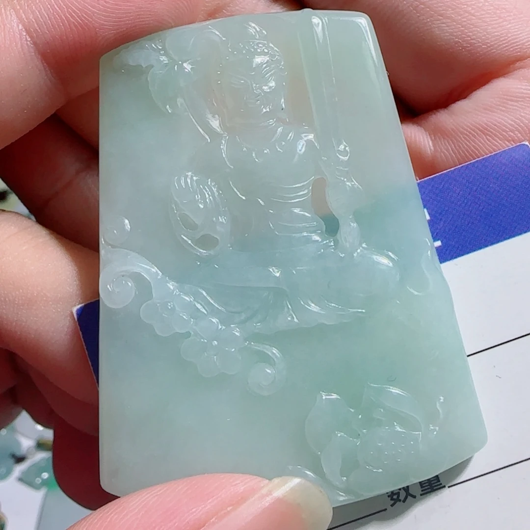 翡翠未镶嵌颈饰观音