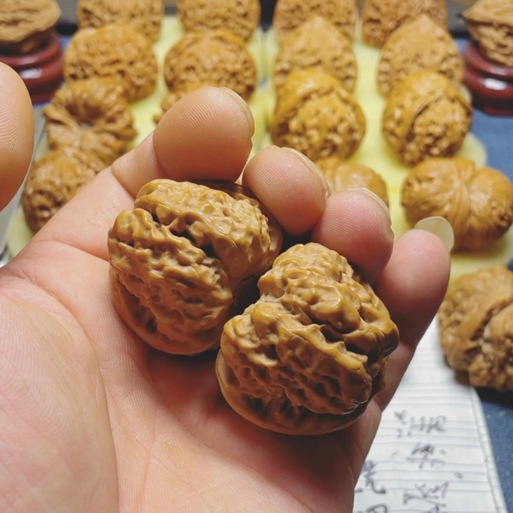 文玩核桃把件谁***荡蛤蟆头