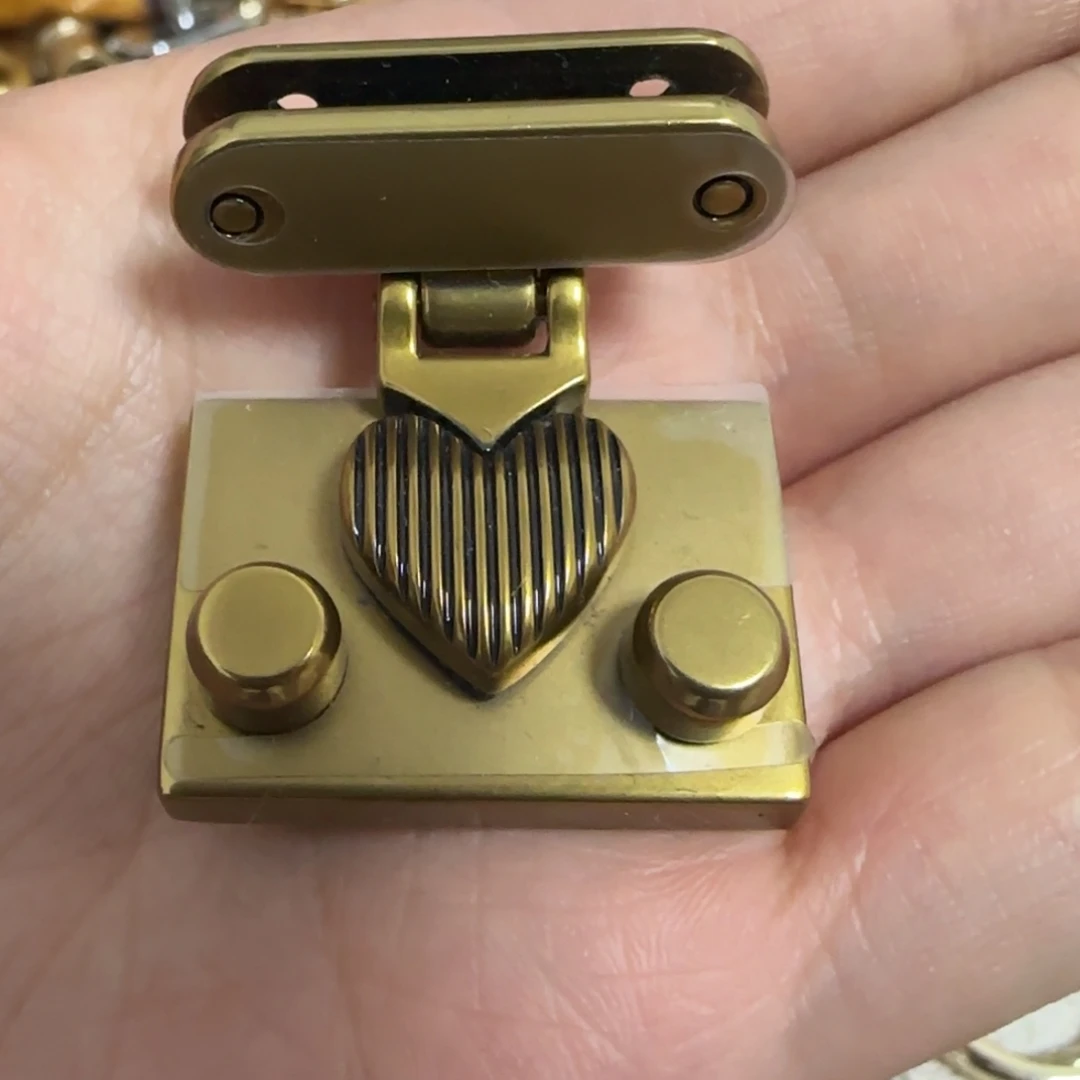 古铜色包锁15元2个