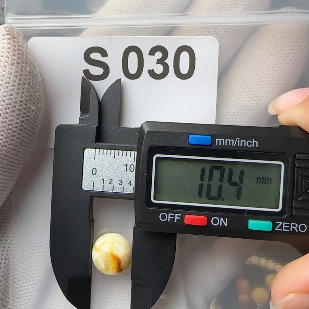 琥珀裸石未镶嵌10尺寸