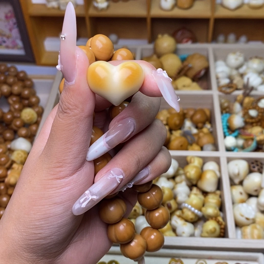 吊坠猴头核桃爱心