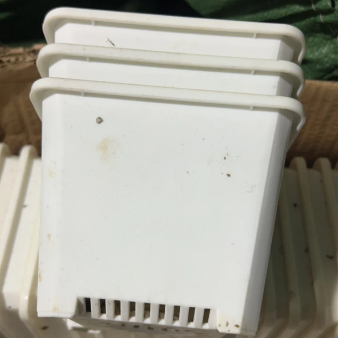塑料旧花盆，旧精品白方140盆14口径11高，10个