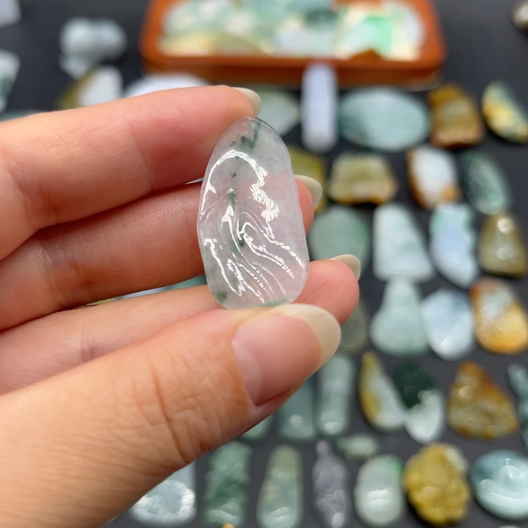 颈饰未镶嵌翡翠鱼牌