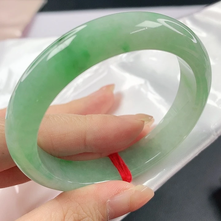 未镶嵌手镯翡翠，825
