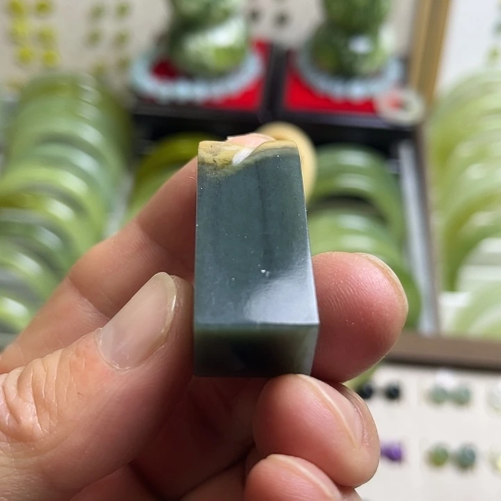 未镶嵌蛇纹石玉吊坠(不含链)