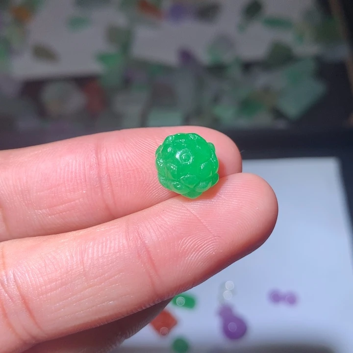 翡翠未镶嵌颈饰挂件