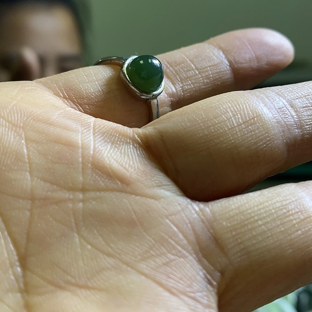 岫玉未镶嵌戒指一个