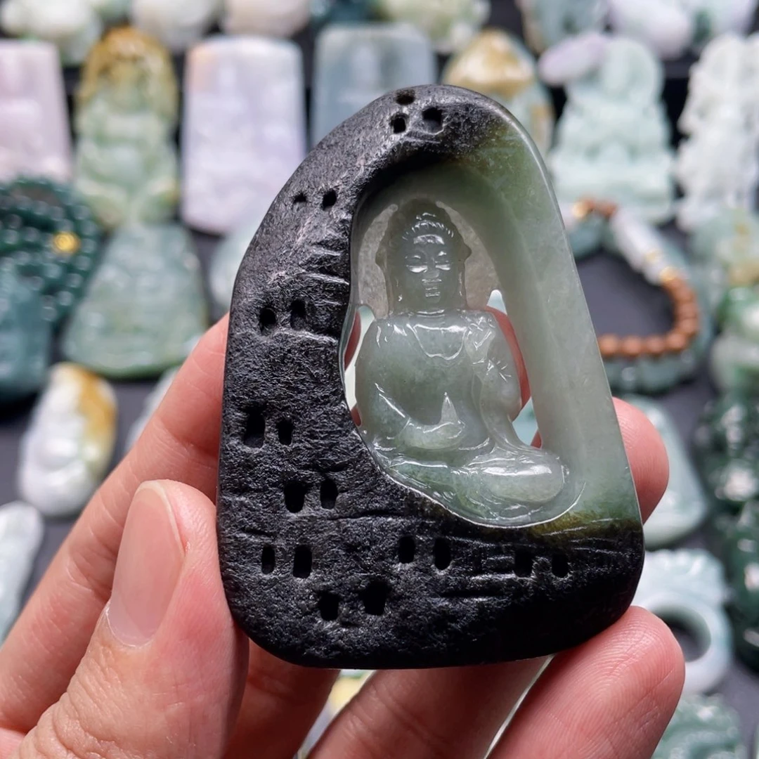 颈饰未镶嵌翡翠壮**哥翡翠