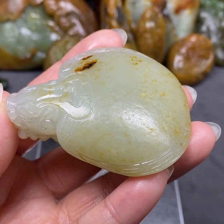 和田玉未镶嵌把件