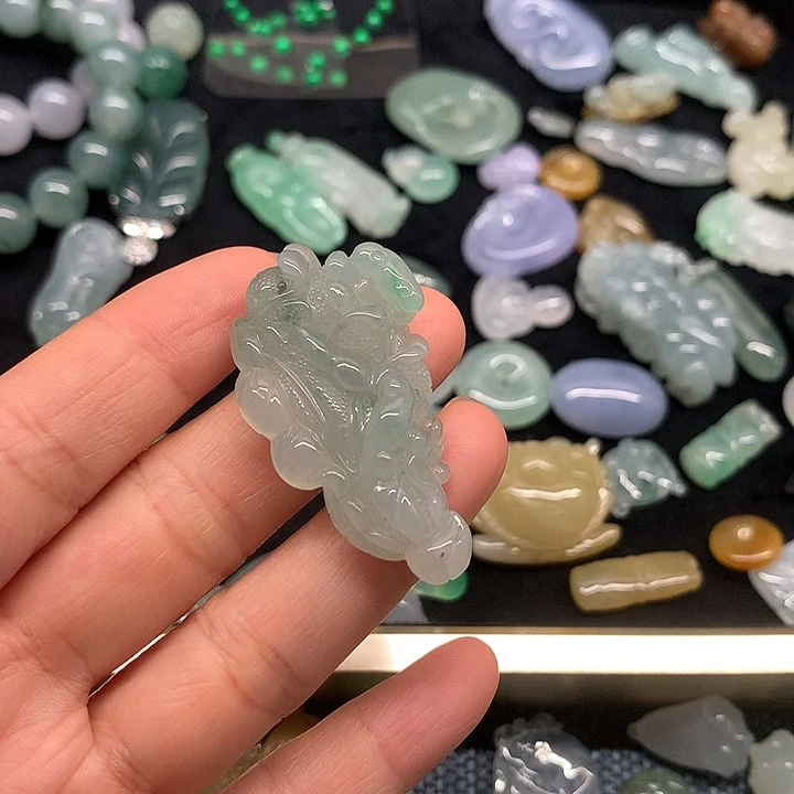 翡翠未镶嵌颈饰白菜