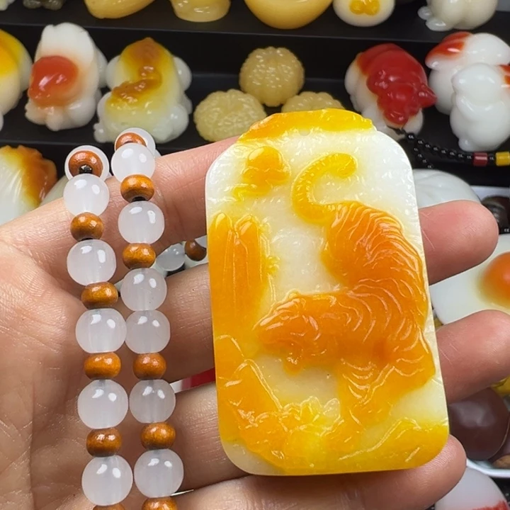 新疆戈壁五彩石金丝