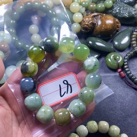 未镶嵌蛇纹石玉颈饰