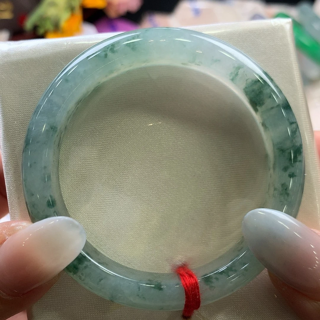 L***U未镶嵌手镯翡翠52正