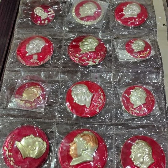 用***3其他普通金属纪念章