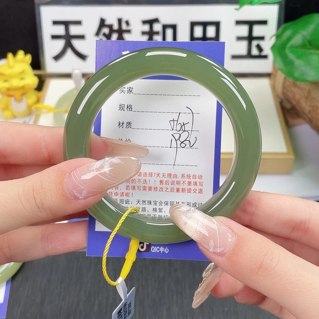 和田玉未镶嵌手镯