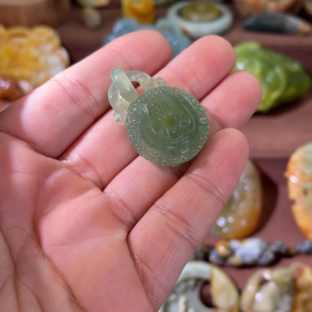 未镶嵌蛇纹石玉颈饰