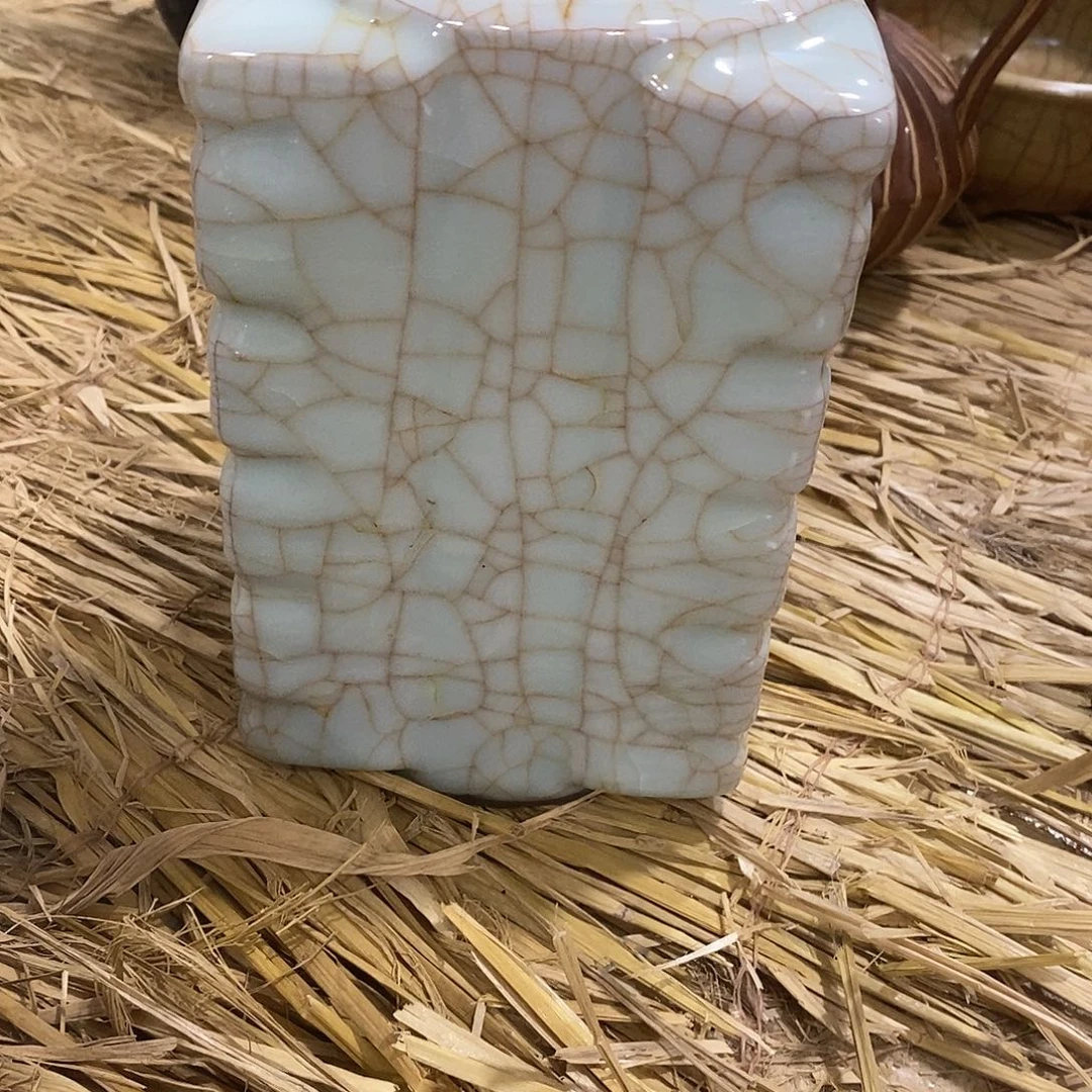 溪***士瓷片官窑的一个粽式瓶