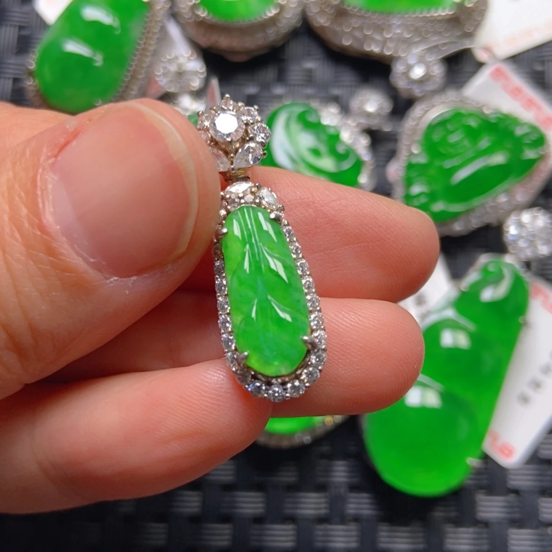 翡翠银S925镶嵌颈饰树叶吊坠