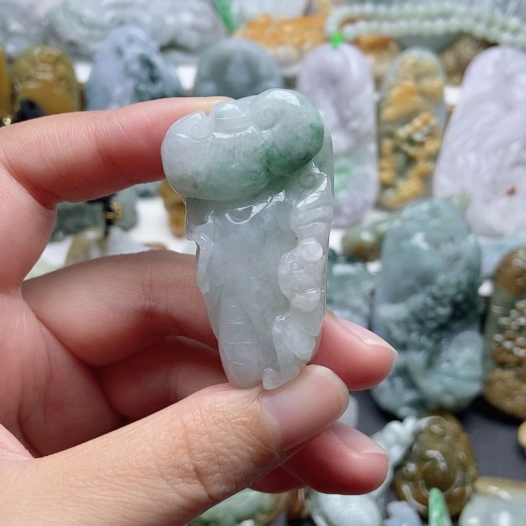 翡翠未镶嵌颈饰翡翠