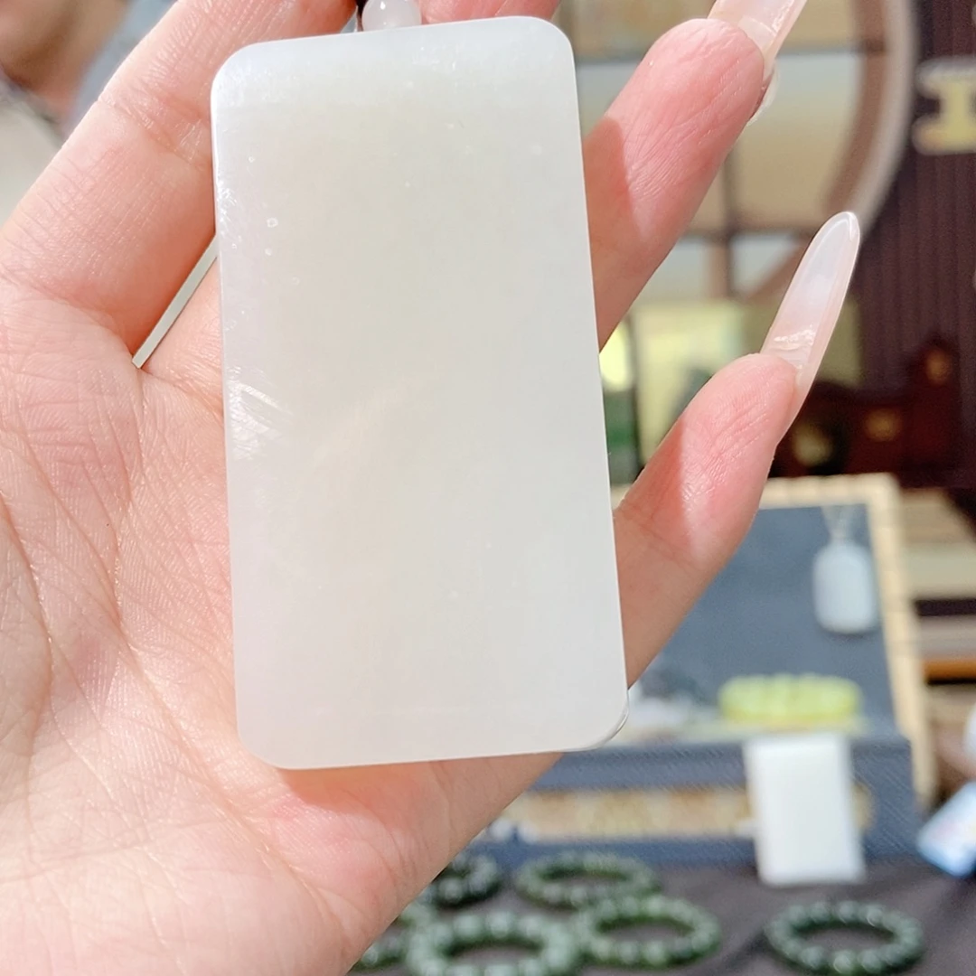 奶***娃和田玉未镶嵌颈饰