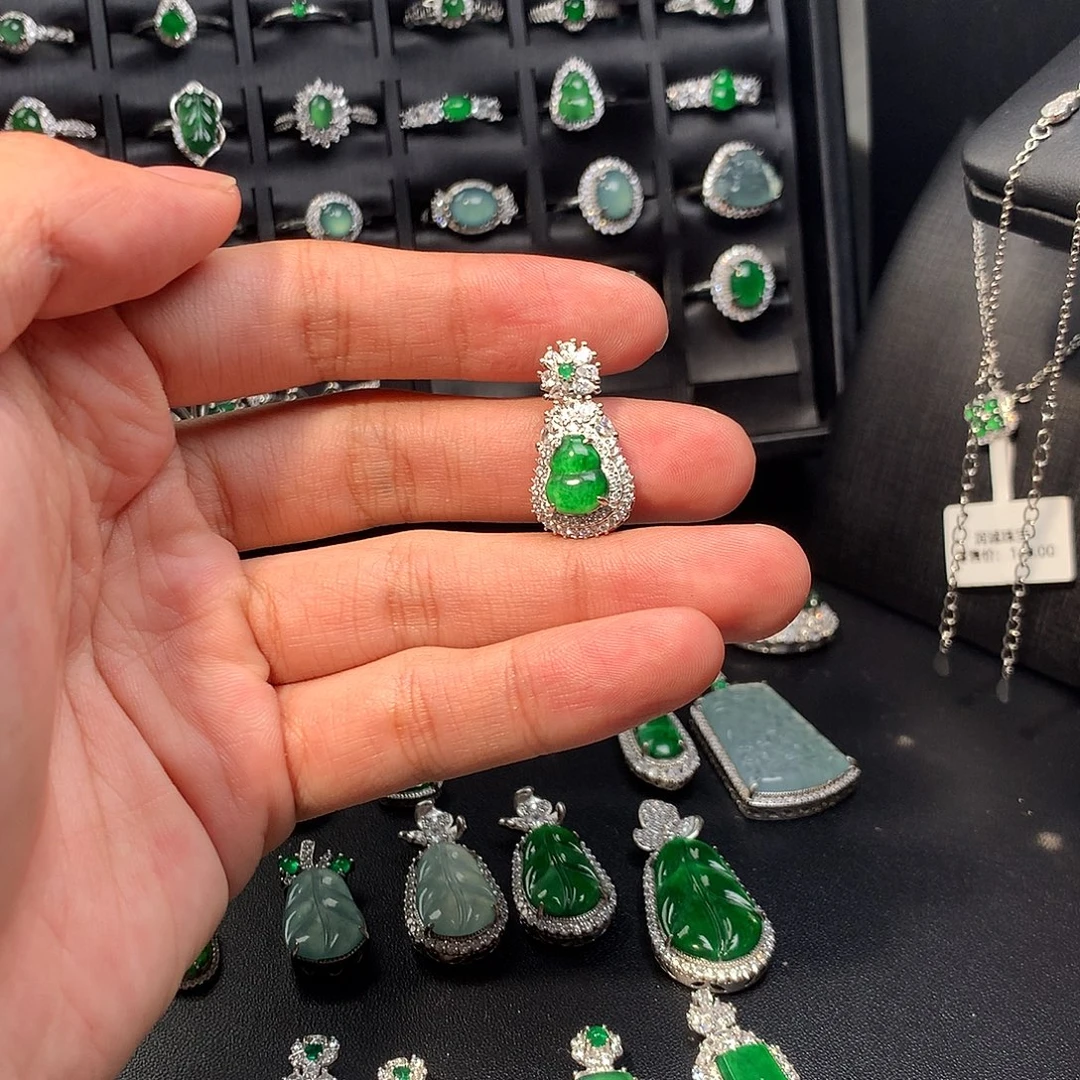 翡翠未镶嵌吊坠(不含链)