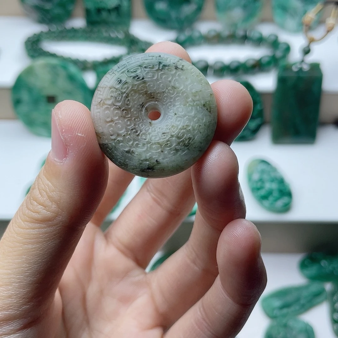 独山玉未镶嵌磨砂挂件