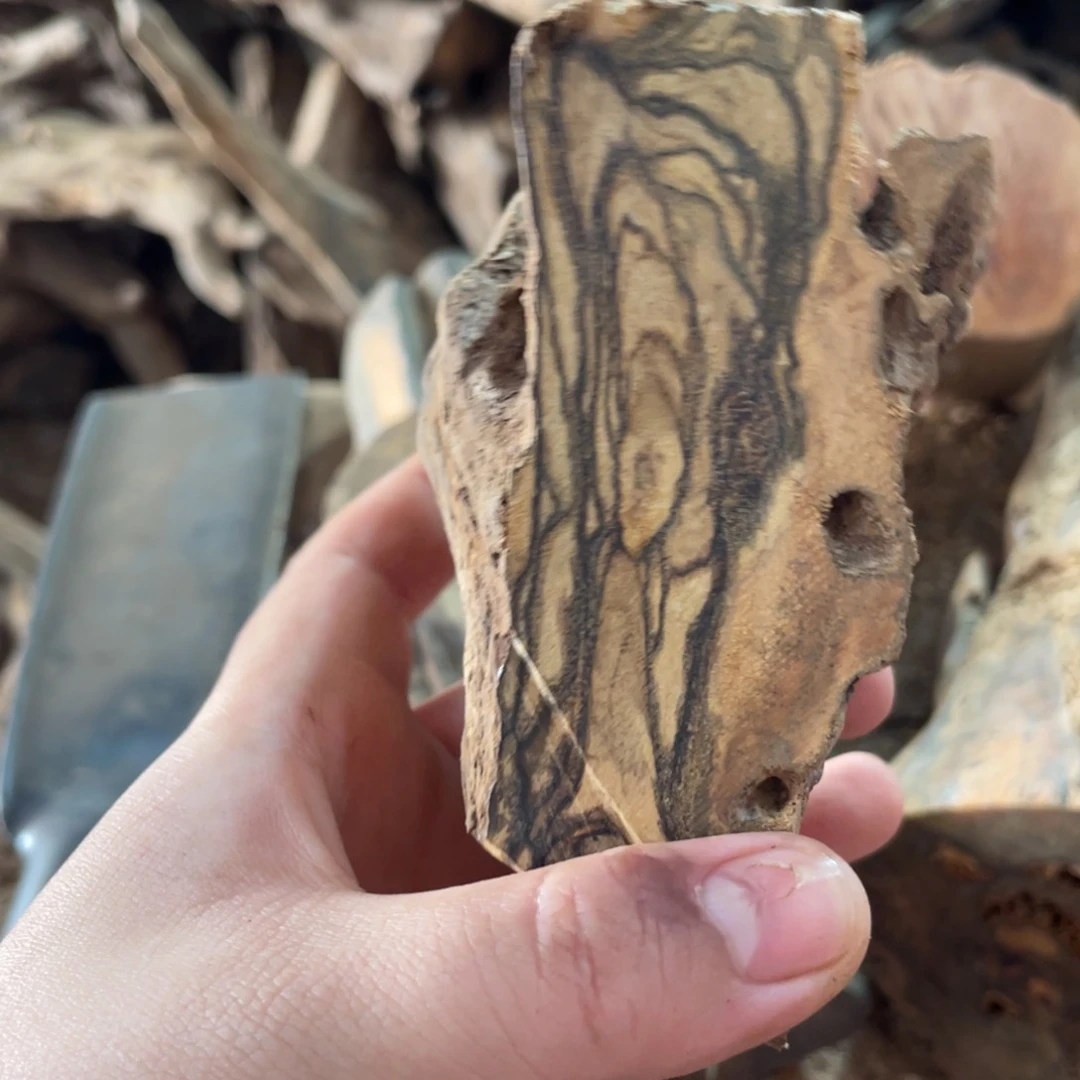 贡木虎皮山水纹手把件