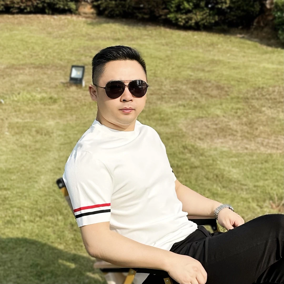 男士高品质伊力特简约时尚百搭舒适圆领短袖T恤休闲纯色透气弹力