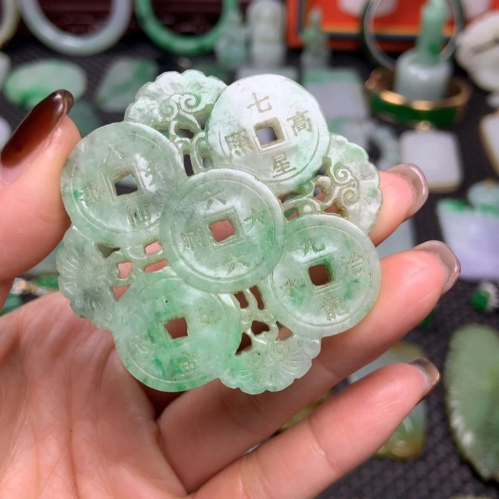 翡翠未镶嵌挂件清