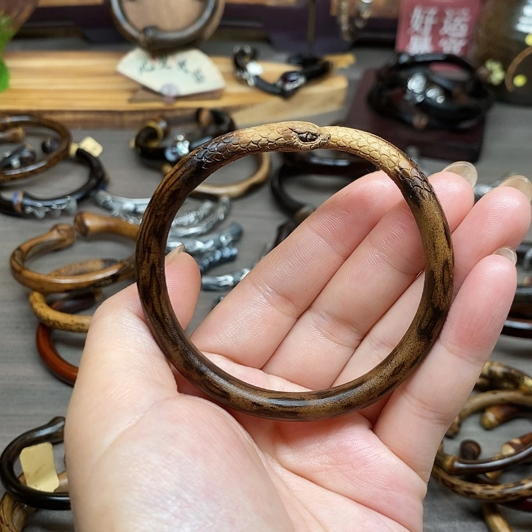 藤艺吊坠雕刻蛇镯