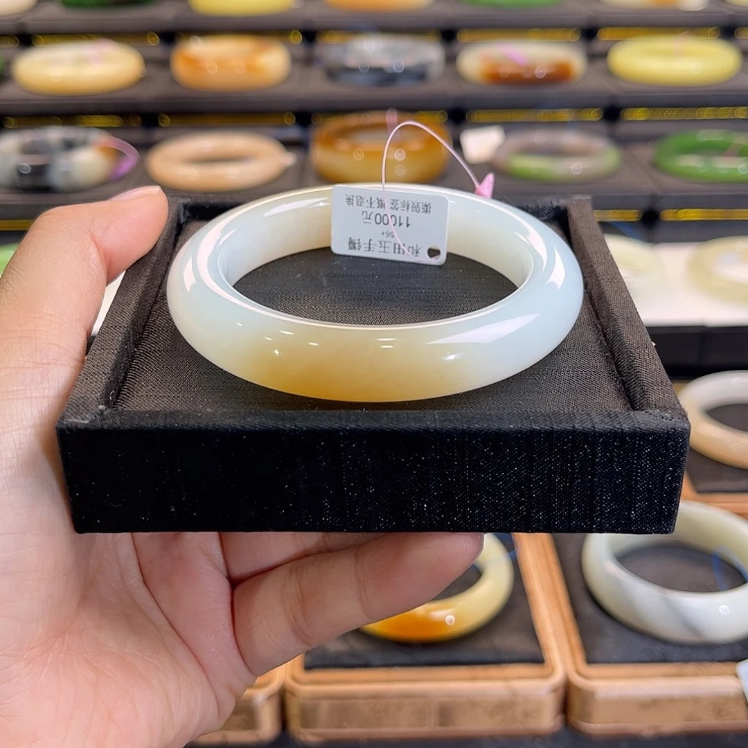 和田玉未镶嵌手镯糖白