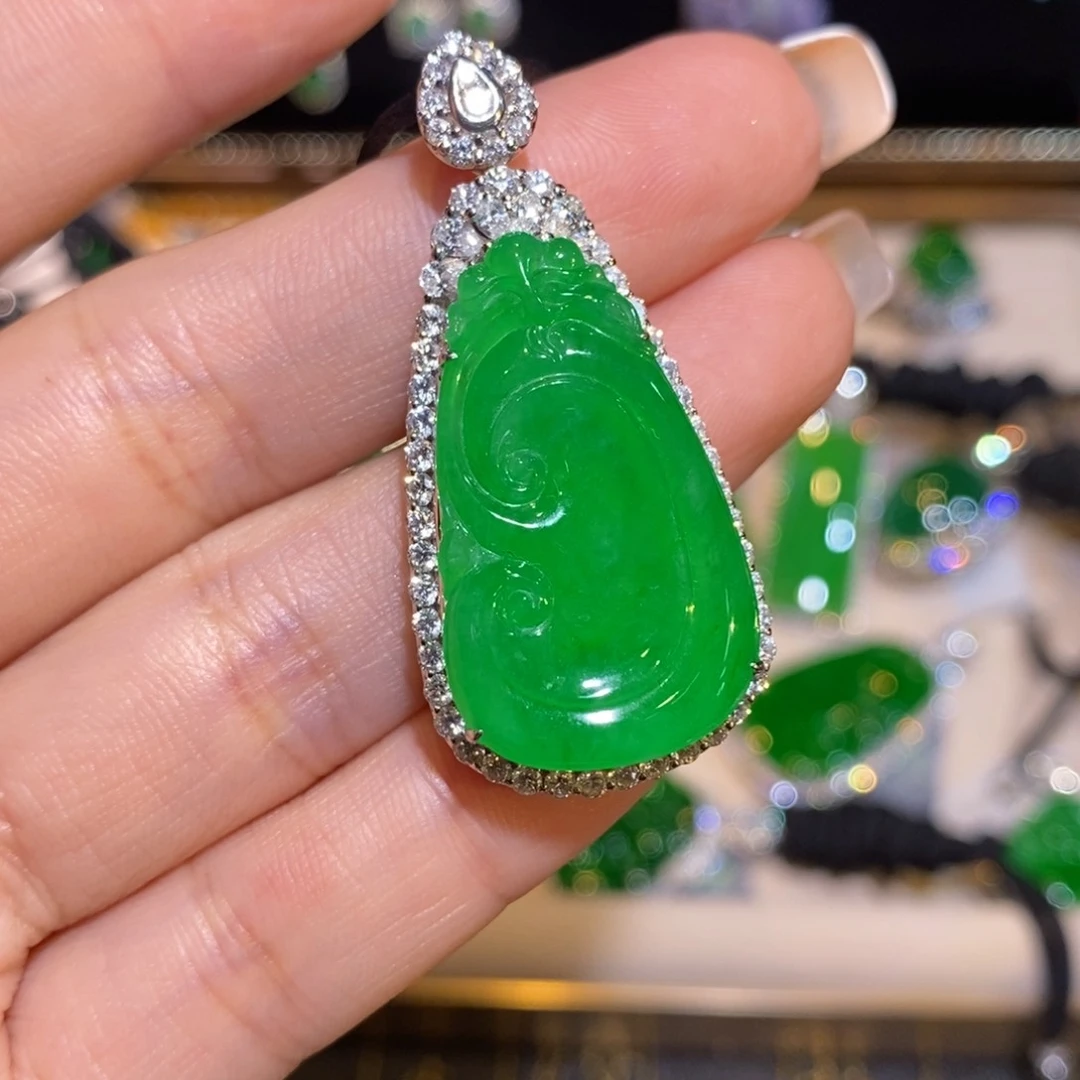 翡翠18K金镶嵌吊坠(赠链)缅甸翡翠