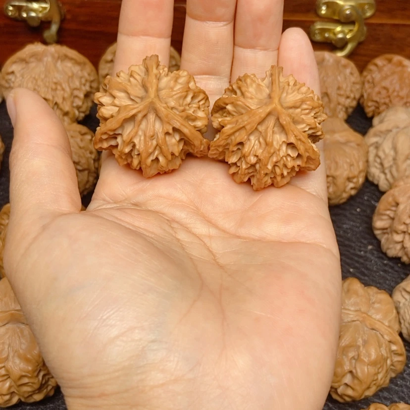 【闪购商品】吊坠文玩核桃一****花三棱37