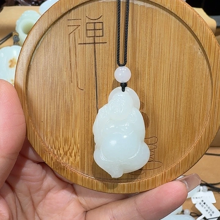 那***候和田玉未镶嵌吊坠(赠链)
